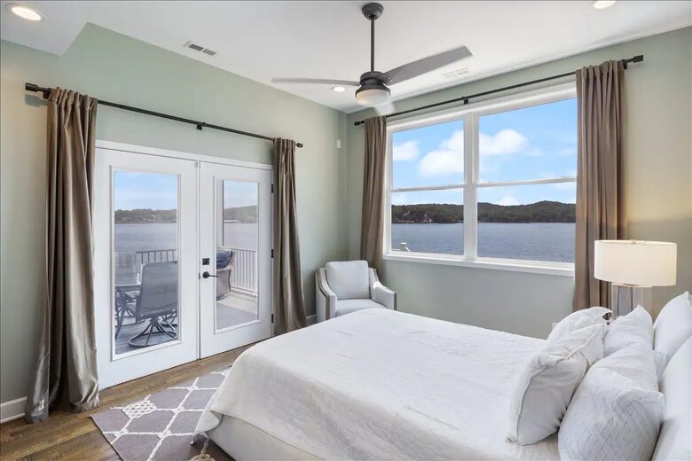 Stunning Lake of the Ozarks Home - Gravois Mills, Missouri
