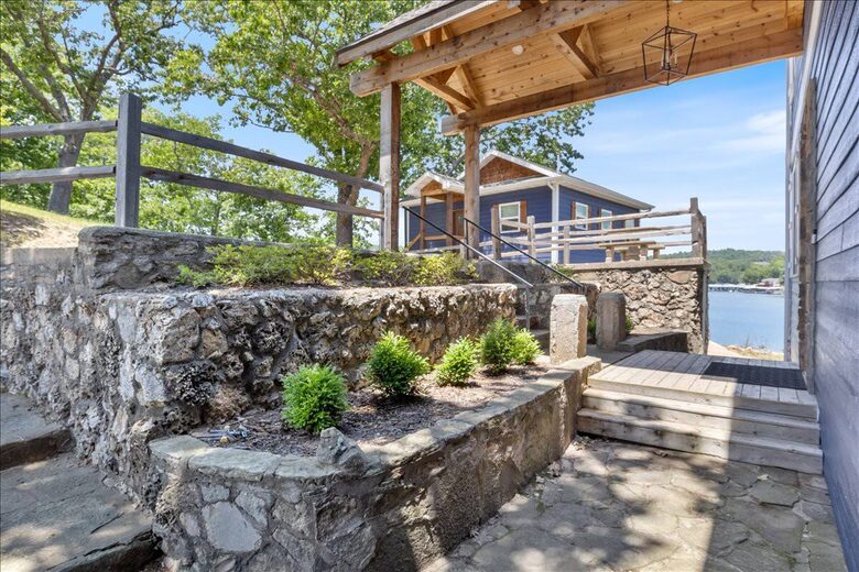 Stunning Lake of the Ozarks Home - Gravois Mills, Missouri
