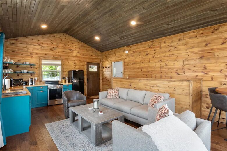 Stunning Lake of the Ozarks Home - Gravois Mills, Missouri