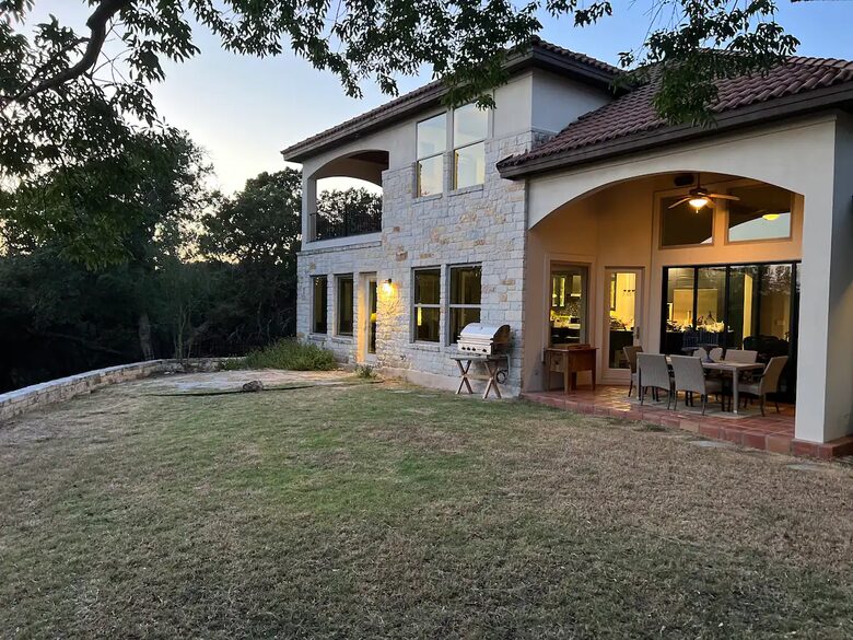 Casa T on Lake Travis in Devil's Cove - Jonestown, Texas