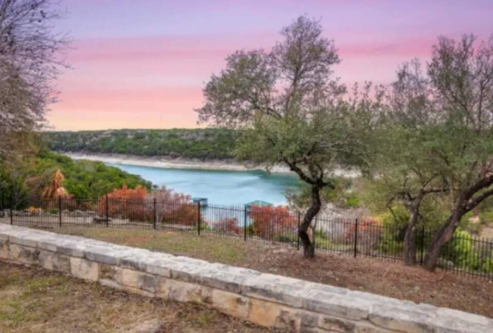 Casa T on Lake Travis in Devil's Cove - Jonestown, Texas