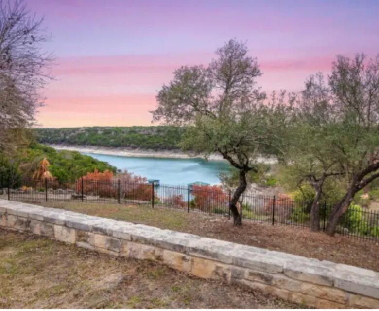Casa T on Lake Travis in Devil's Cove - Jonestown, Texas
