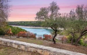 Casa T on Lake Travis in Devil's Cove - Jonestown, Texas