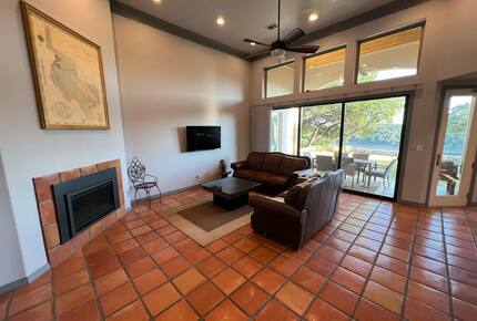 Casa T on Lake Travis in Devil's Cove - Jonestown, Texas