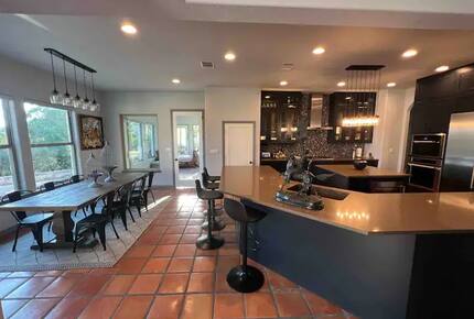 Casa T on Lake Travis in Devil's Cove - Jonestown, Texas