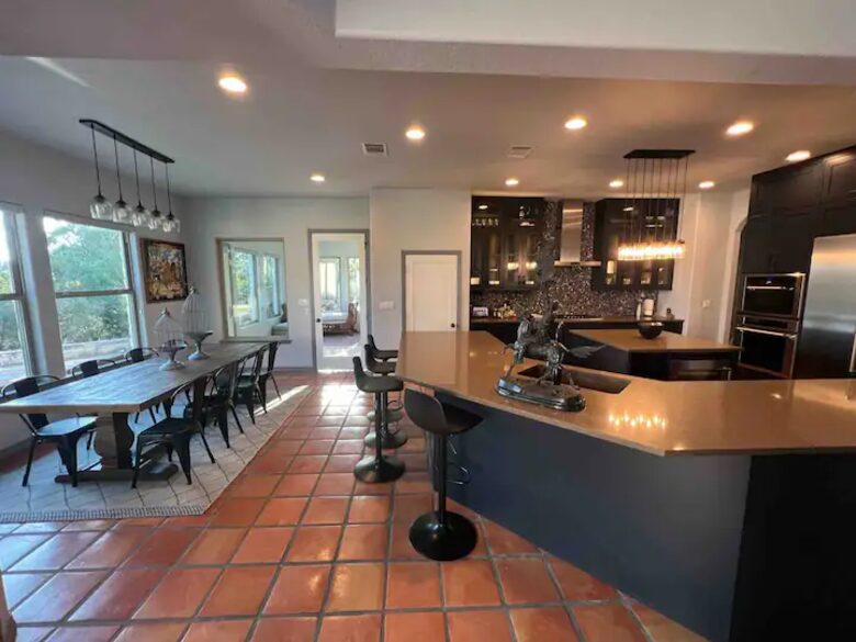 Casa T on Lake Travis in Devil's Cove - Jonestown, Texas