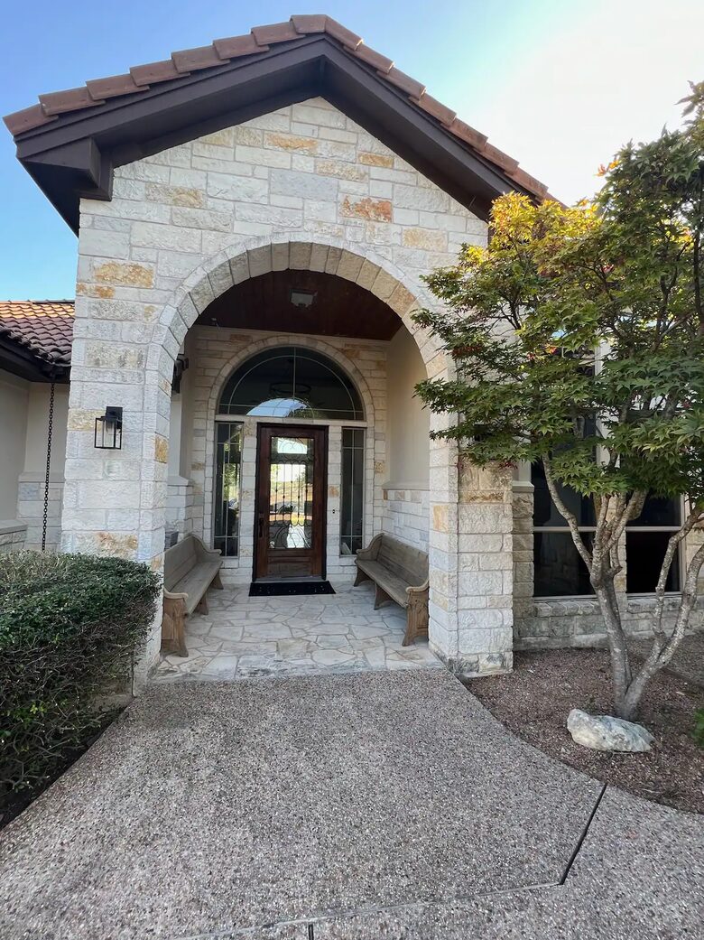 Casa T on Lake Travis in Devil's Cove - Jonestown, Texas
