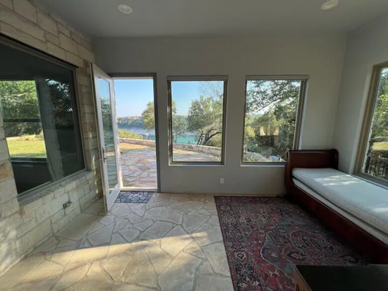 Casa T on Lake Travis in Devil's Cove - Jonestown, Texas