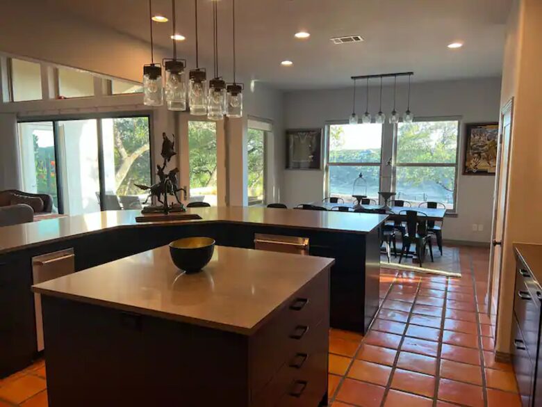 Casa T on Lake Travis in Devil's Cove - Jonestown, Texas