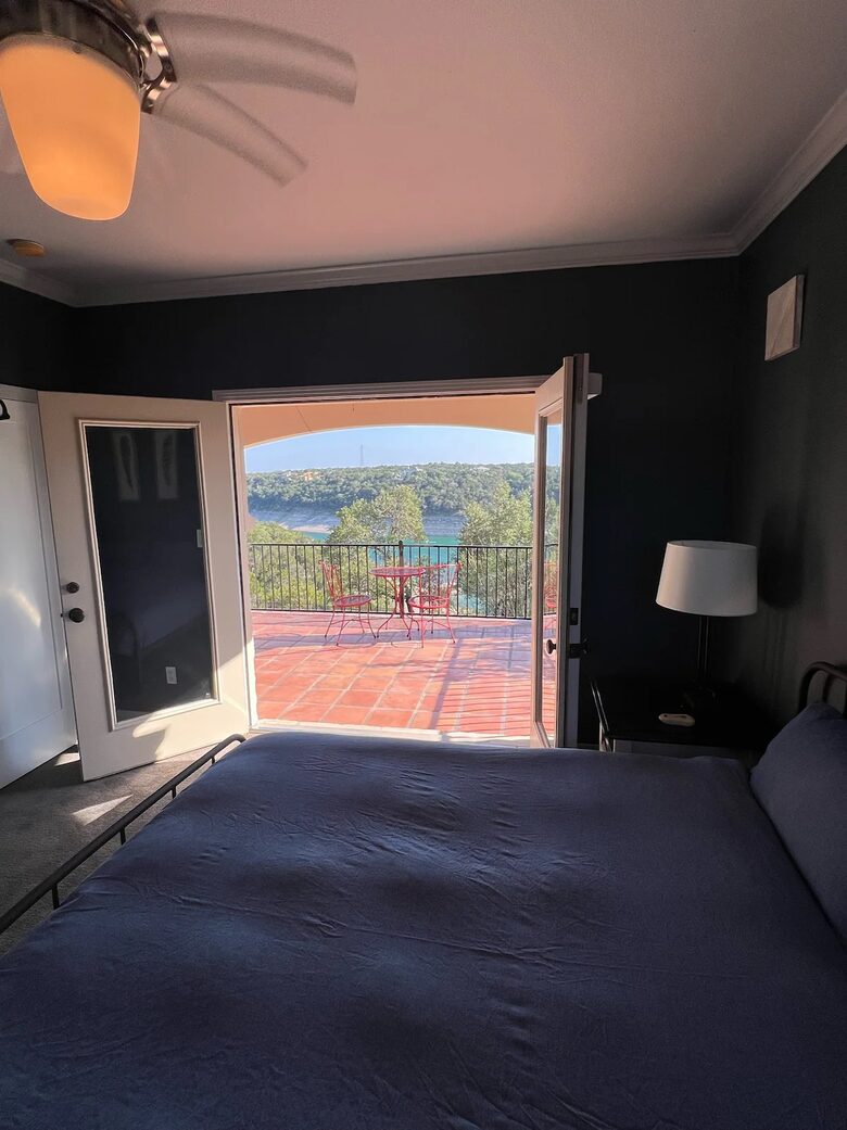 Casa T on Lake Travis in Devil's Cove - Jonestown, Texas