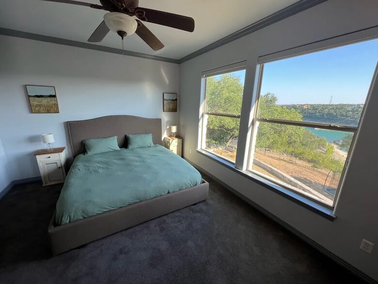 Casa T on Lake Travis in Devil's Cove - Jonestown, Texas