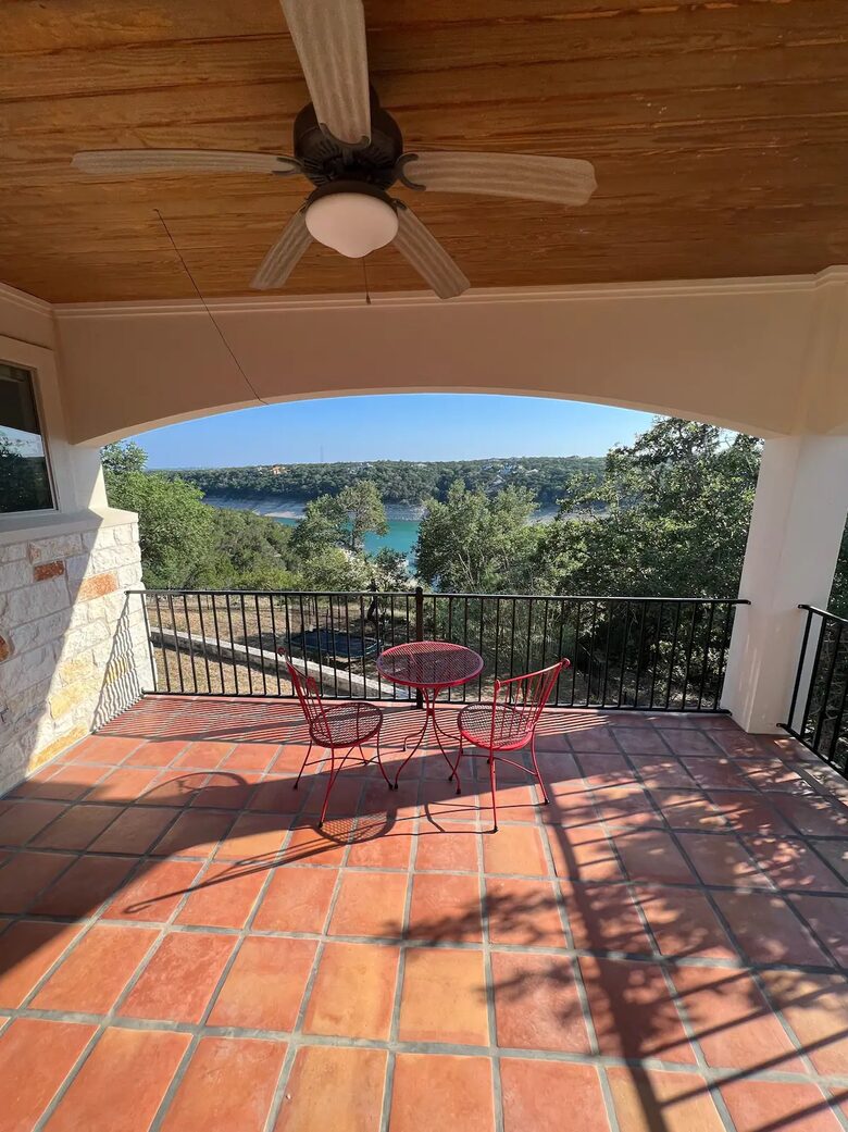 Casa T on Lake Travis in Devil's Cove - Jonestown, Texas