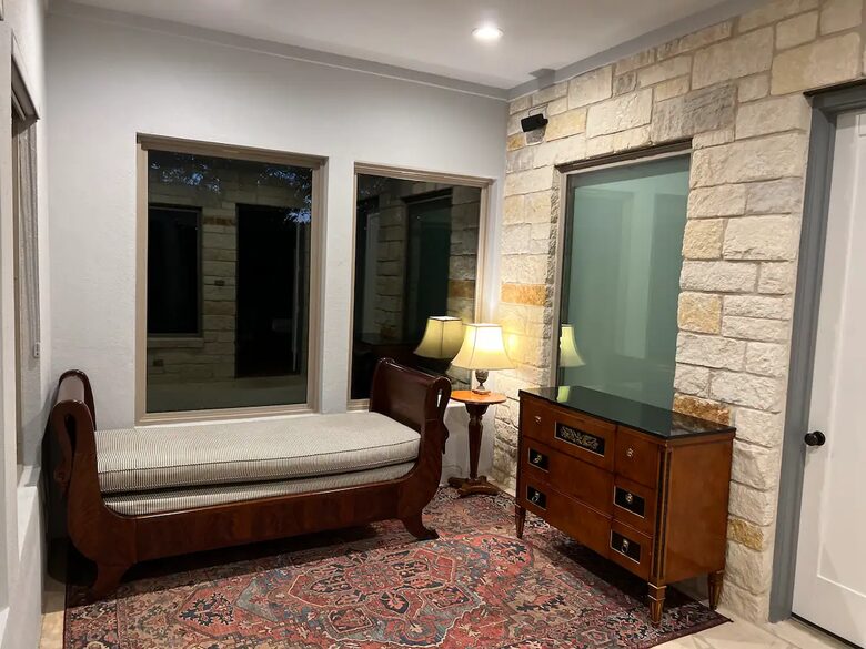 Casa T on Lake Travis in Devil's Cove - Jonestown, Texas