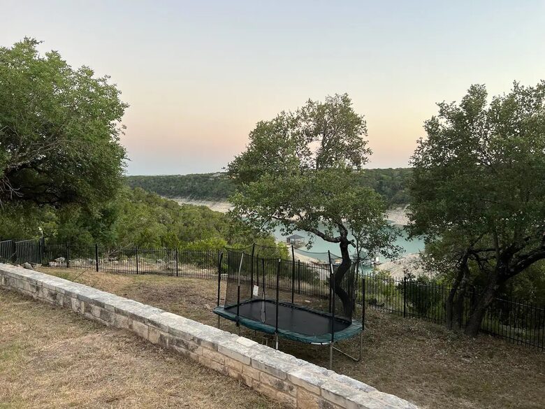 Casa T on Lake Travis in Devil's Cove - Jonestown, Texas