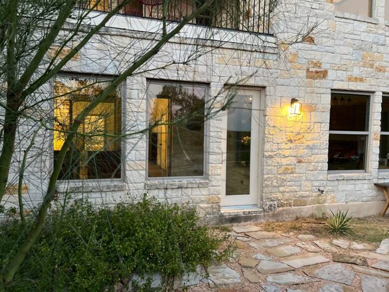 Casa T on Lake Travis in Devil's Cove - Jonestown, Texas