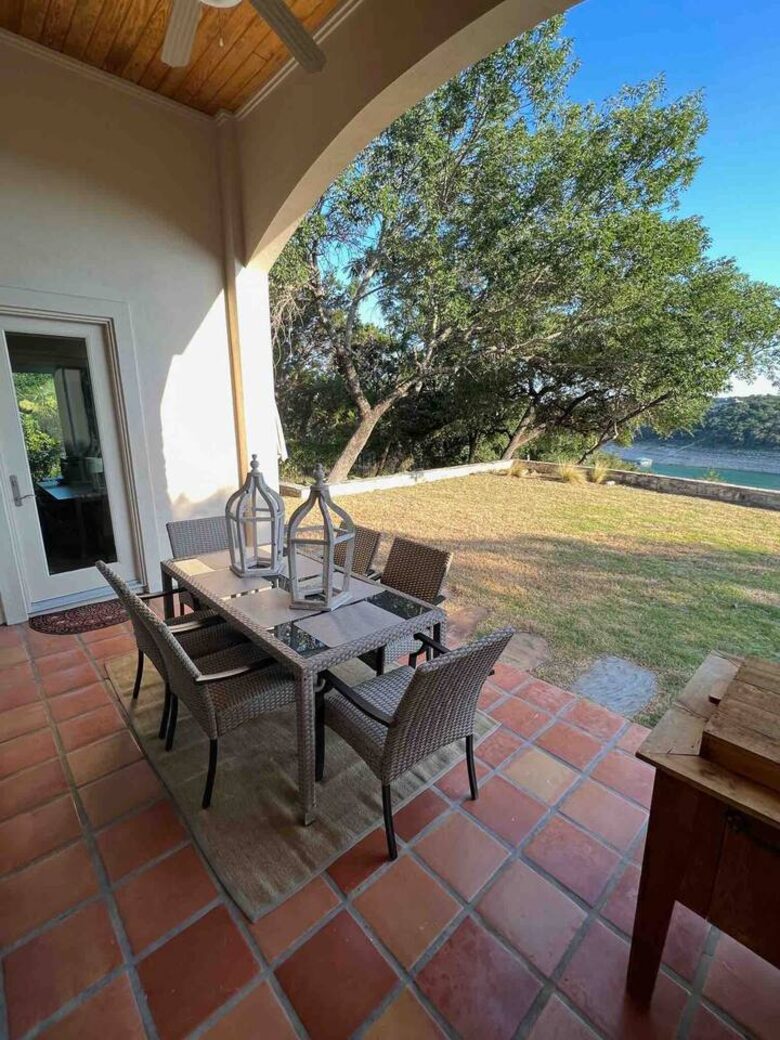Casa T on Lake Travis in Devil's Cove - Jonestown, Texas