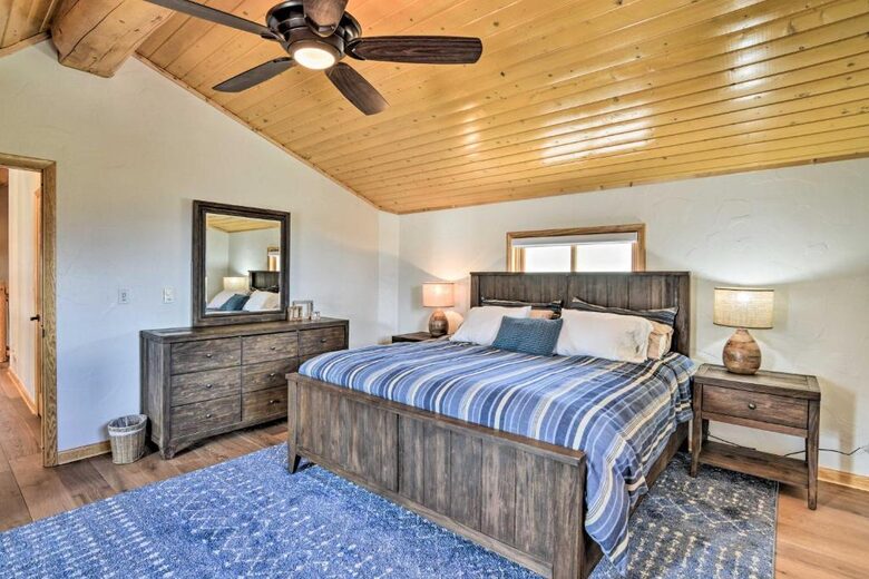 Big Mack | Luxury Twin Lakes Cabin - Twin Lakes, Colorado