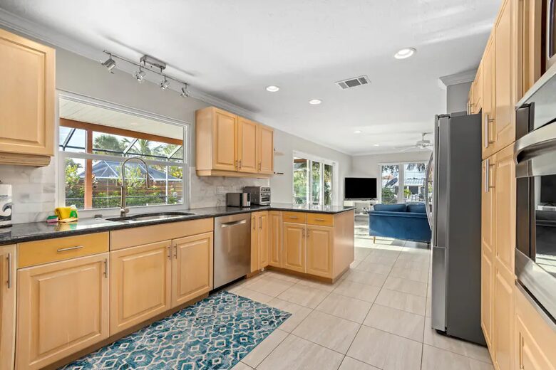 Siesta Key Canal-front Retreat - Sarasota, Florida