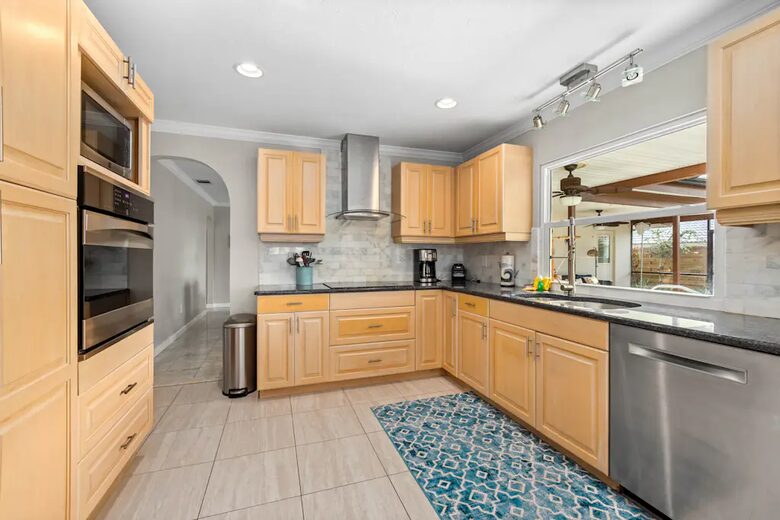 Siesta Key Canal-front Retreat - Sarasota, Florida