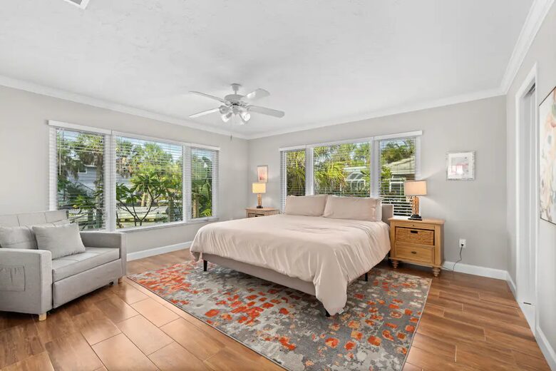 Siesta Key Canal-front Retreat - Sarasota, Florida