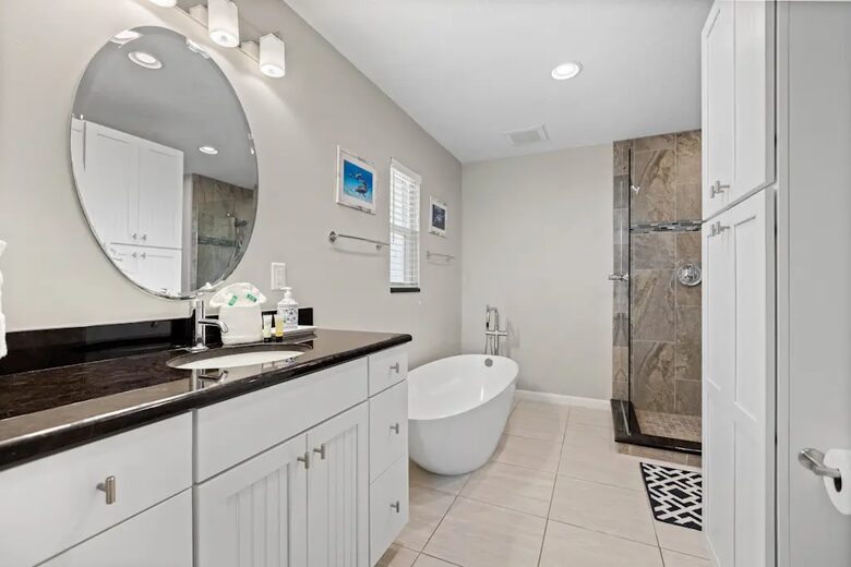 Siesta Key Canal-front Retreat - Sarasota, Florida