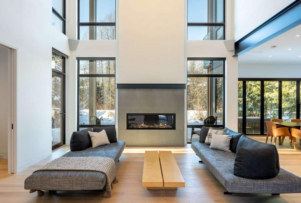 Tranquil Waters Luxe Chalet - Whistler, Canada