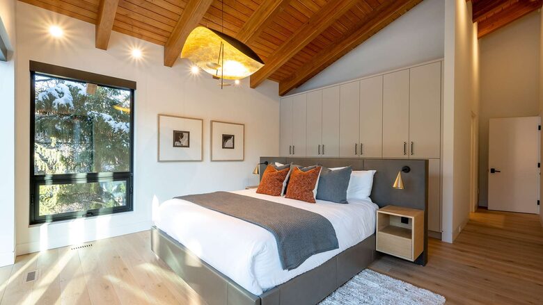 Tranquil Waters Luxe Chalet - Whistler, Canada