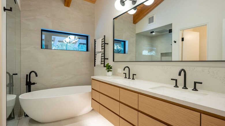 Tranquil Waters Luxe Chalet - Whistler, Canada