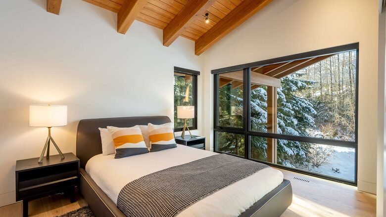 Tranquil Waters Luxe Chalet - Whistler, Canada