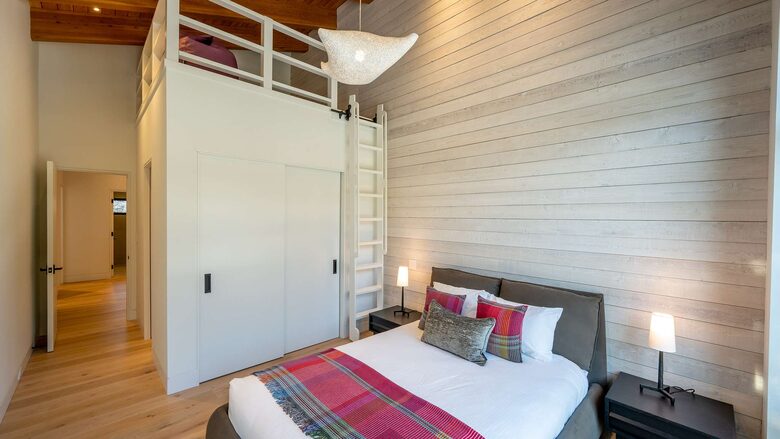 Tranquil Waters Luxe Chalet - Whistler, Canada