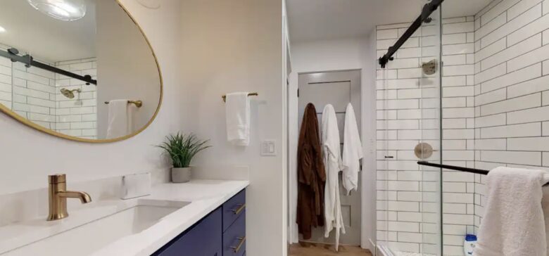 Bathroom 1 of 2