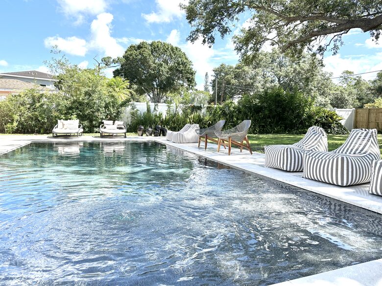 Nomadic Abode - Sarasota, Florida