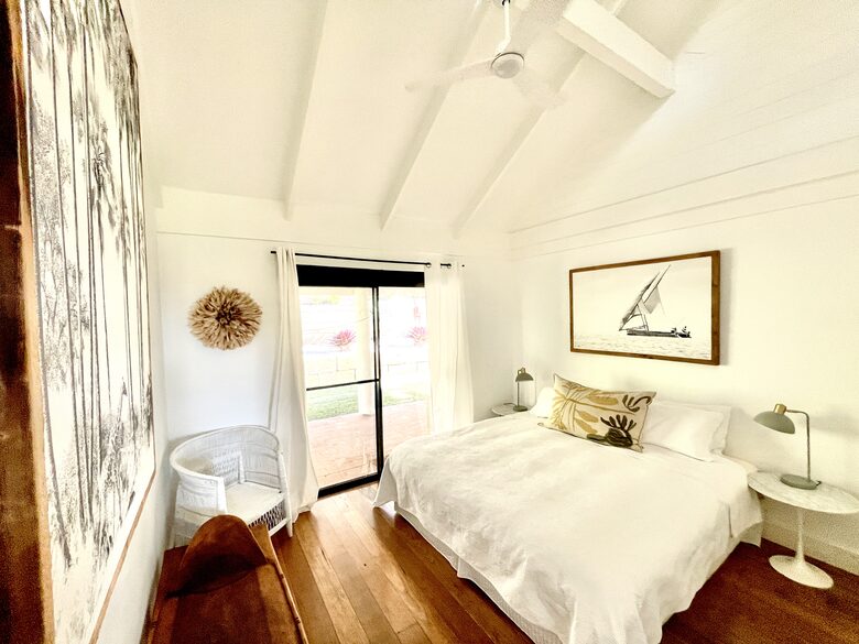 Bedroom 2 (King size bed converts into 2 king single beds)