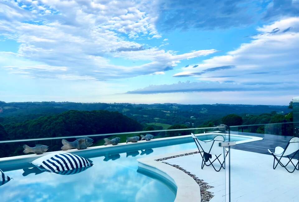 20m Salt water pool overlooking scenic valley views