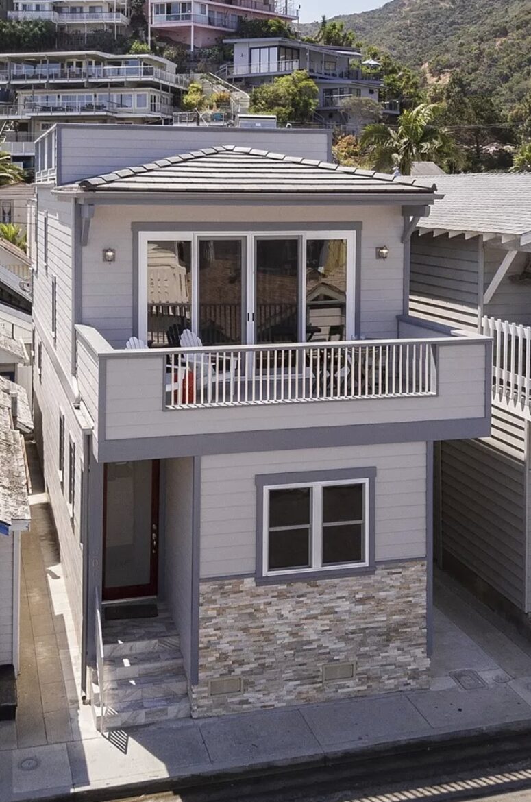 Charming Catalina Island Getaway with Rooftop Deck with Hot Tub - Avalon, California