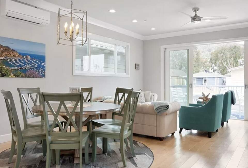 Charming Catalina Island Getaway with Rooftop Deck with Hot Tub - Avalon, California