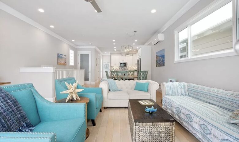 Charming Catalina Island Getaway with Rooftop Deck with Hot Tub - Avalon, California