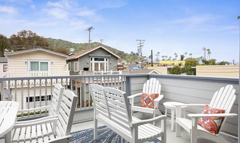 Charming Catalina Island Getaway with Rooftop Deck with Hot Tub - Avalon, California