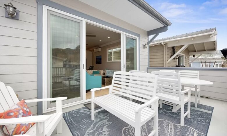 Charming Catalina Island Getaway with Rooftop Deck with Hot Tub - Avalon, California