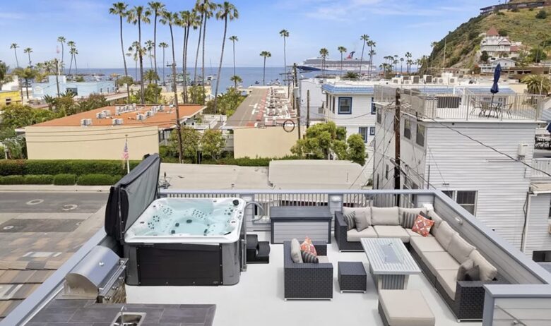 Charming Catalina Island Getaway with Rooftop Deck with Hot Tub - Avalon, California