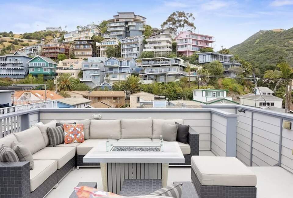 Charming Catalina Island Getaway with Rooftop Deck with Hot Tub - Avalon, California
