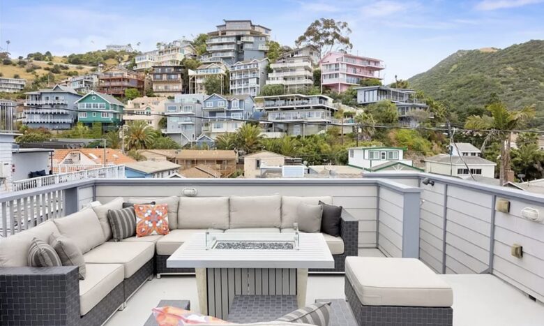 Charming Catalina Island Getaway with Rooftop Deck with Hot Tub - Avalon, California