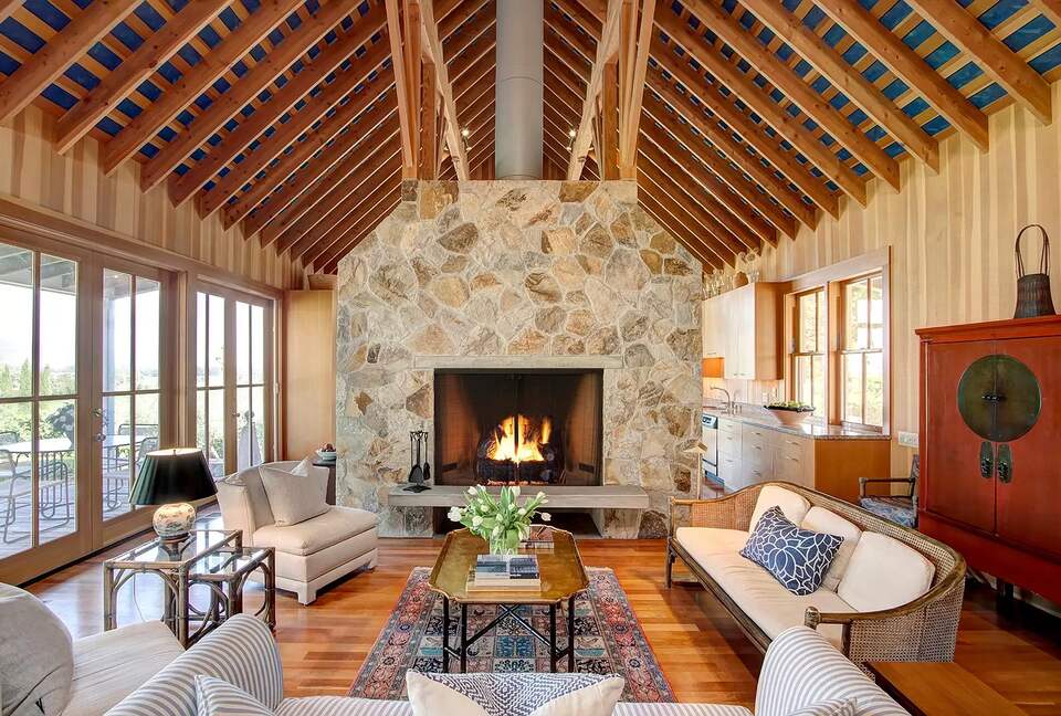 Blissful Bordeaux Bungalow - Saint Helena, California