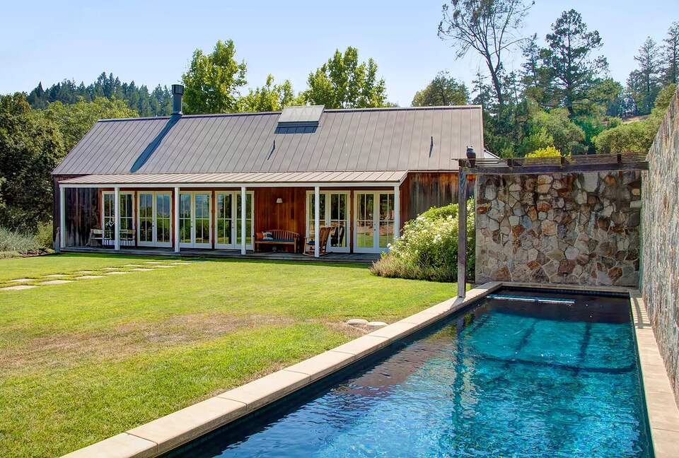 Blissful Bordeaux Bungalow - Saint Helena, California