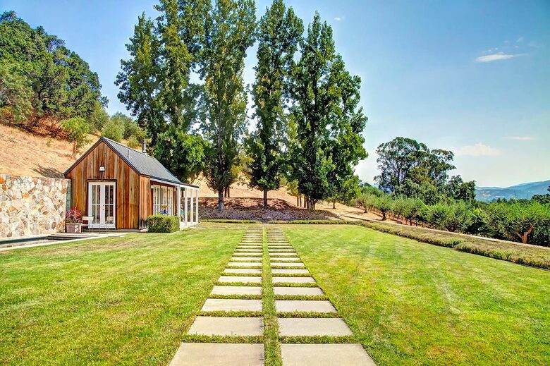 Blissful Bordeaux Bungalow - Saint Helena, California