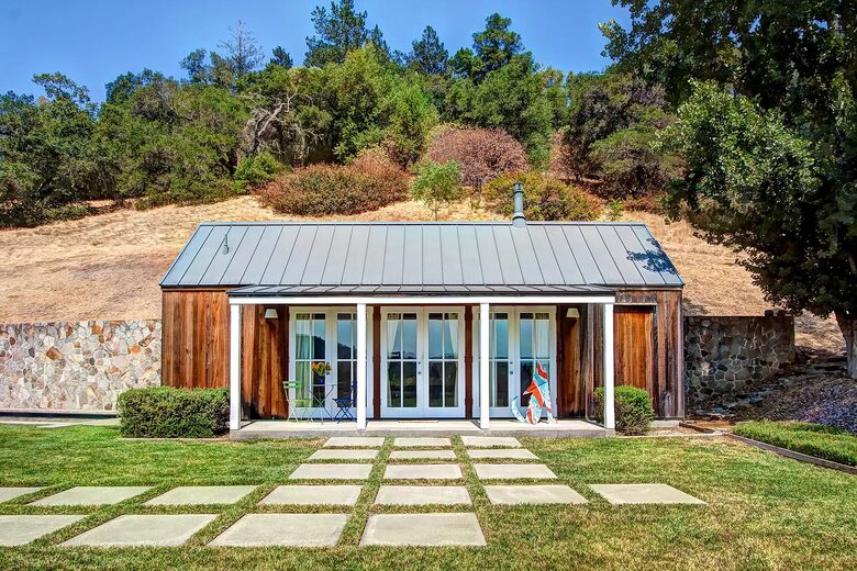 Blissful Bordeaux Bungalow - Saint Helena, California