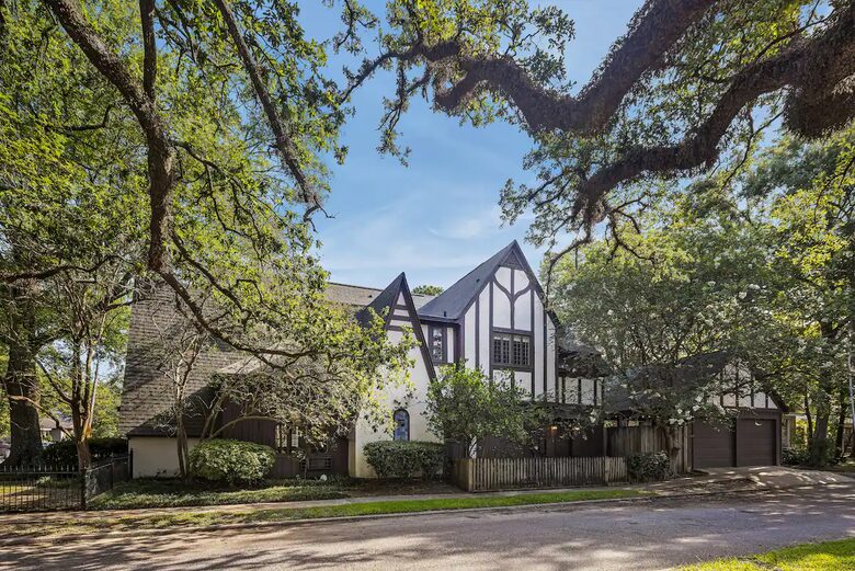 Tudor Fairytale Haven - Baton Rouge, Louisiana
