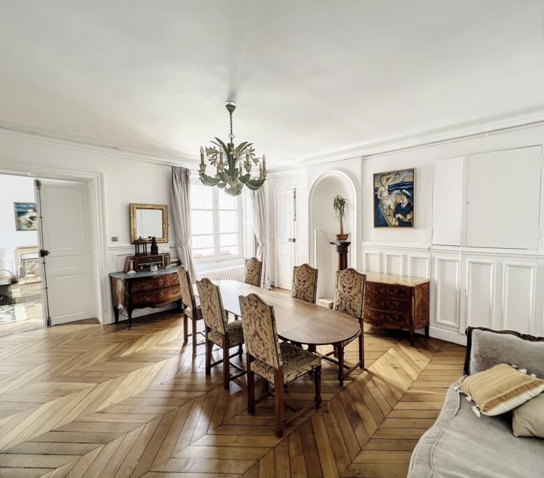 Aristocratic Abode in Versailles - Versailles, France