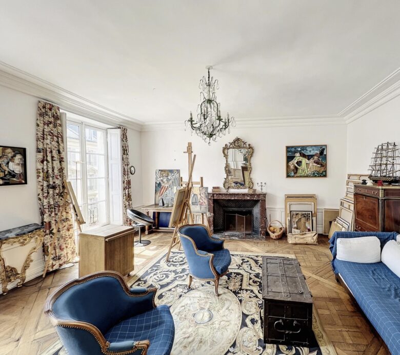 Aristocratic Abode in Versailles - Versailles, France