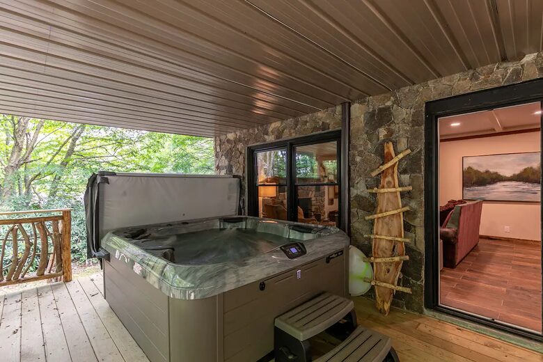 Moosey Creek Retreat - Sugar Mountain, North Carolina